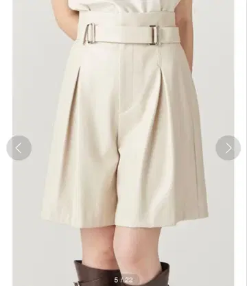 FRAY I.D 턱 하프 팬츠 베이지