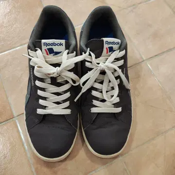 Reebok 브라운 스니커즈 26cm