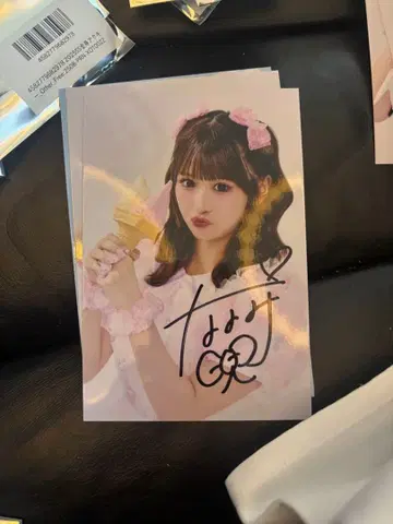 시카노 나나미쨩 사인 브로마이드