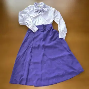 보라색 빈티지! 새틴 플레어 스커트와 블라우스 세트