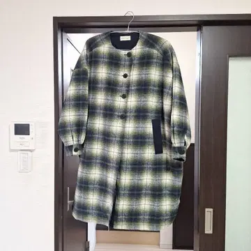 큐브 슈가 그린 계열 체크 롱 코트