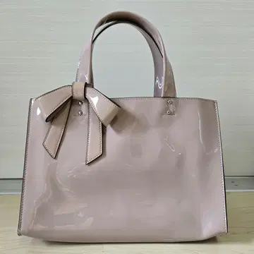 핑크 리본 포함 핸드백