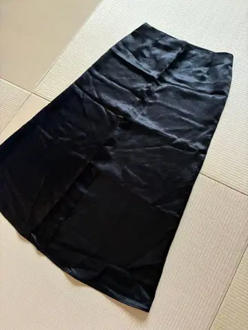 리지에르 새틴 스커트