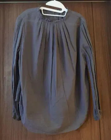 IENA 그레이 긴팔 플리츠 디자인 셔츠