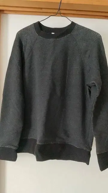 kitt 다크 그레이 맨투맨 S 사이즈