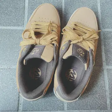 단종 워크맨 스니커즈