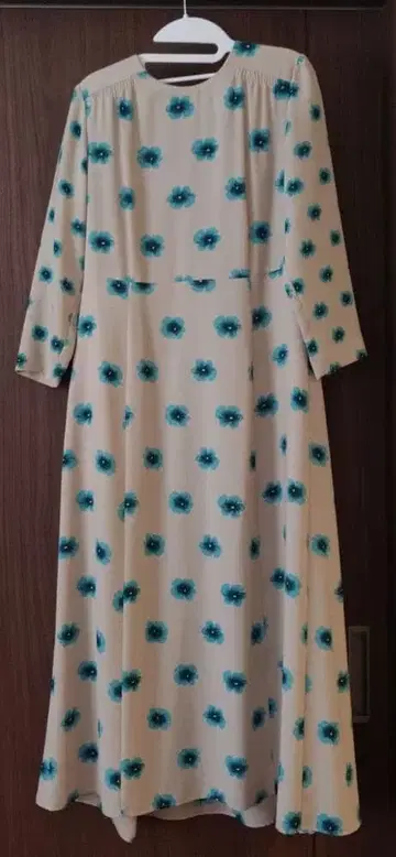 IENA 파란 꽃무늬 7부 소매 원피스