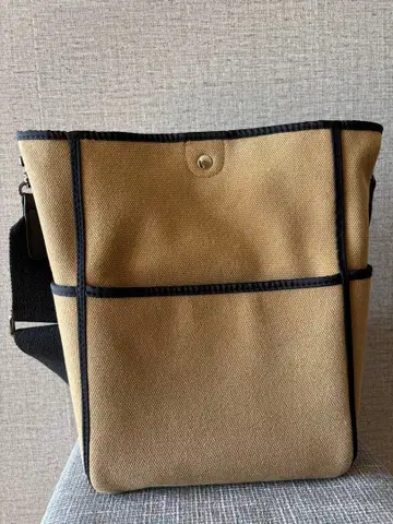 베이지 캔버스 숄더백