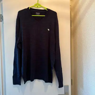Abercrombic&Fitch 네이비 V넥 스웨터 로고 자수