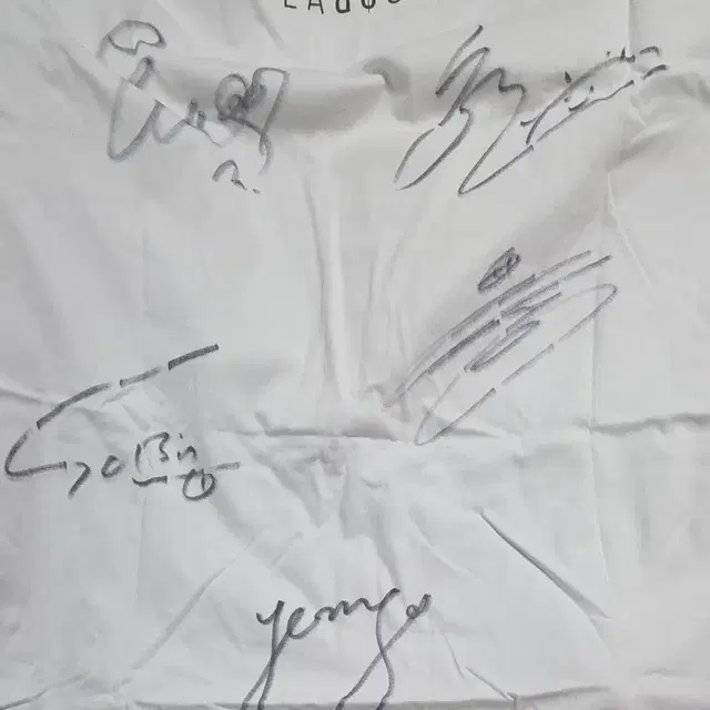 라붐 LABOUM 사인 티셔츠