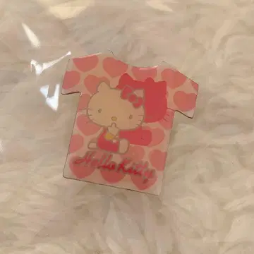 [ 헤이세이 레트로 ] 산리오 헬로키티 T셔츠형 핀 배지 PINS