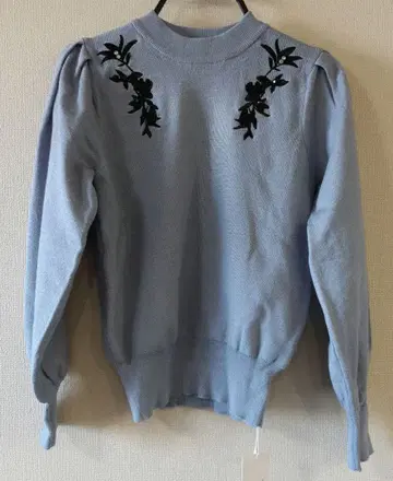 swingle 배색 플라워 자수 보틀넥 니트 풀오버 M 사이즈