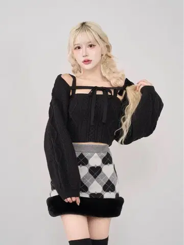 Darich 케이블 숏 니트 앙상블 BLK