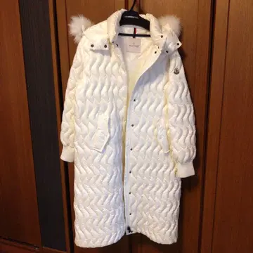 MONCLER 화이트 다운 자켓 롱 기장