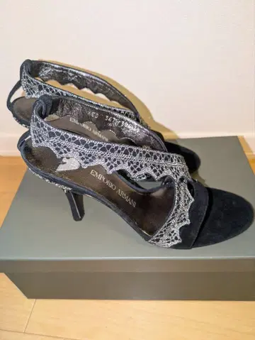 EMPORIO ARMANI 레이스 디테일 하이힐 엠포리오 아르마니