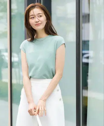 쁘띠 하이넥 프렌치 슬리브 니트