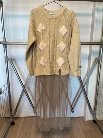 이즈스칼라 미사용 새상품! 튤 레이어 스커트 포함 케이블 짜임 스웨터