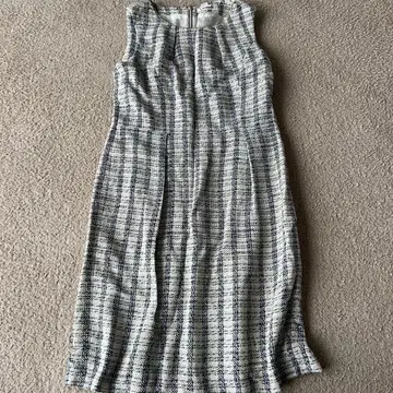 [ Coomb ] 슬리브리스 무릎 기장 원피스