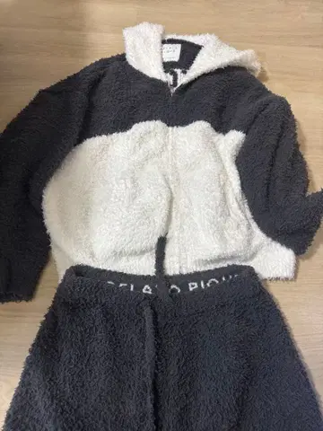 보아 소재 후드 부착 룸웨어 세트