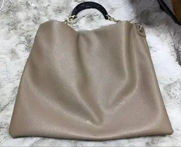 베이지 가죽 토트백 블랙 핸들