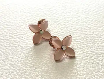 꽃 모양 귀걸이 핑크 (싱가포르 구매)
