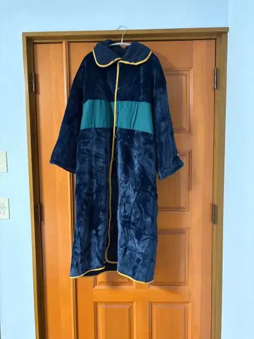 니코앤드 의류 담요 네이비 카라 부착 따뜻한