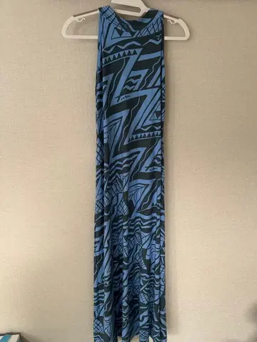 미싱 폴리네시아 슬리브리스 드레스