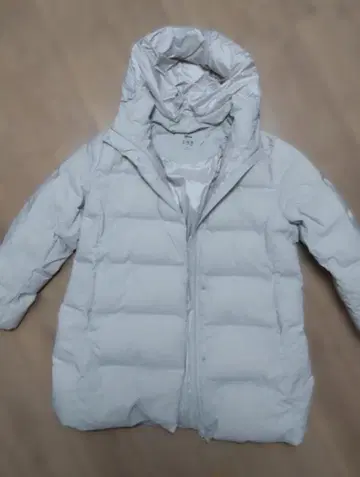 유니클로 후드 부착 다운 자켓 루즈한 사이즈 화이트 3XL