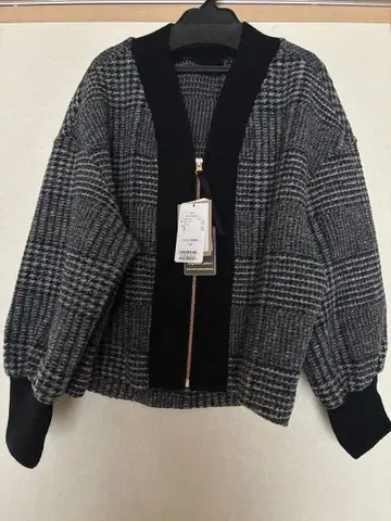 택 포함 미사용 새상품 그레이 계열 체크 노카라 자켓