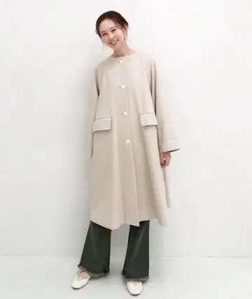 베이지 노카라 롱 코트 버튼 포함