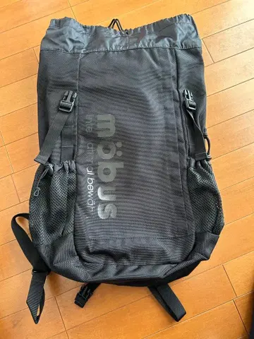 뫼비우스 블랙 백팩 중형