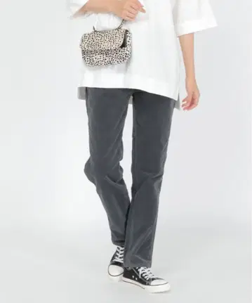 Wrangler 랭글러 ikka 코듀로이 테이퍼드 팬츠 차콜