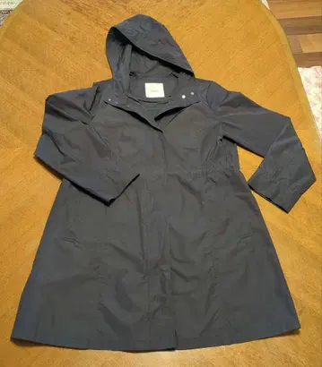 다크 네이비 후드 부착 아우터