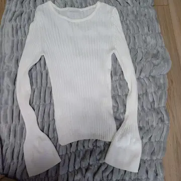 리브 편직 화이트 긴팔 티셔츠