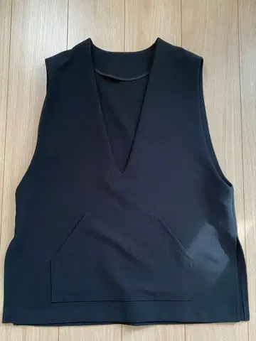 블랙 V넥 베스트 M 사이즈 rrrrrrrrr