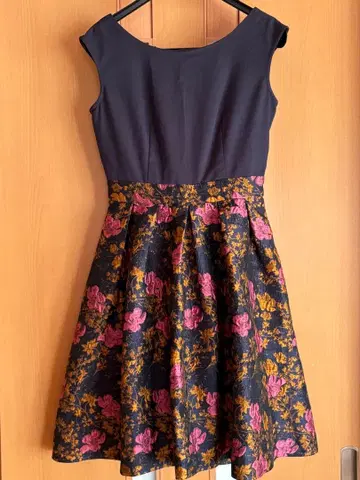 [ 새상품급 ] AndCouture 앙데팡당 꽃무늬 원피스