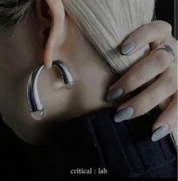 새상품급 critical : lab 커브형 귀걸이 양쪽 실버