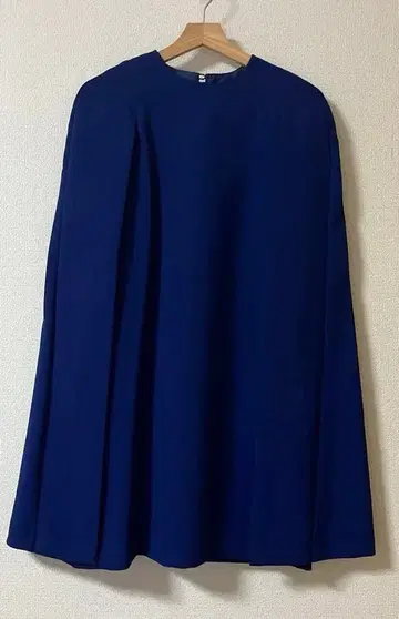 블루 케이프 스타일 무릎 기장 원피스 opening ceremony