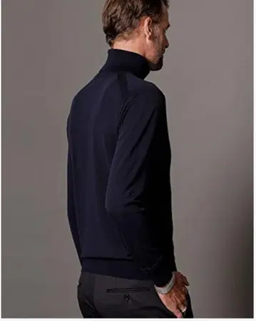 나노 유니버스 터틀넥 니트 스웨터