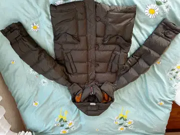 올리브 그린 다운 자켓