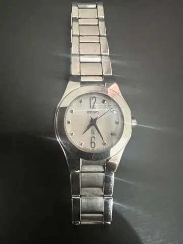 새상품급 SEIKO DX8-8 손목시계 (쿼츠) 실버