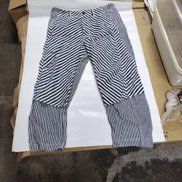 스트라이프 패턴 코튼 혼방 팬츠 111-CP03