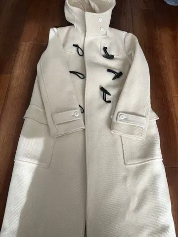 온워드 카시야마 화이트 컬러 더플 코트 후드 부착