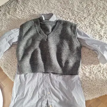 새상품 MURUA 차콜 그레이 니트 베스트