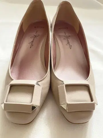 긴자 카네마츠 베이지 가죽 스퀘어토 펌프스 22.5cm