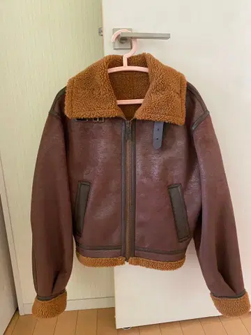 SLY 브라운 양가죽 무스탕 코트