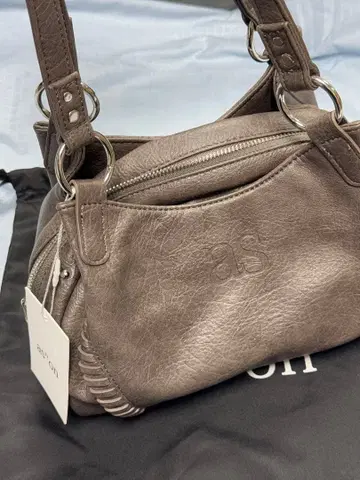 as on 그레이 숄더백 S