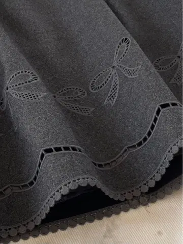 [엠즈 그레이시] 컷워크 리본 모티브 울 스커트 40 사이즈