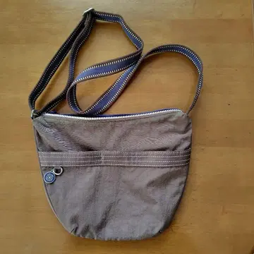 Kipling 라이트 브라운 숄더백