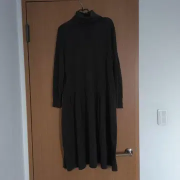 아이 터틀넥 롱 원피스 다크 그레이